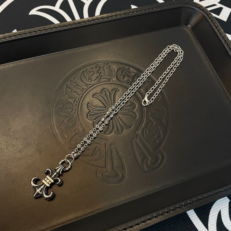 Ch**me He**ts necklaces